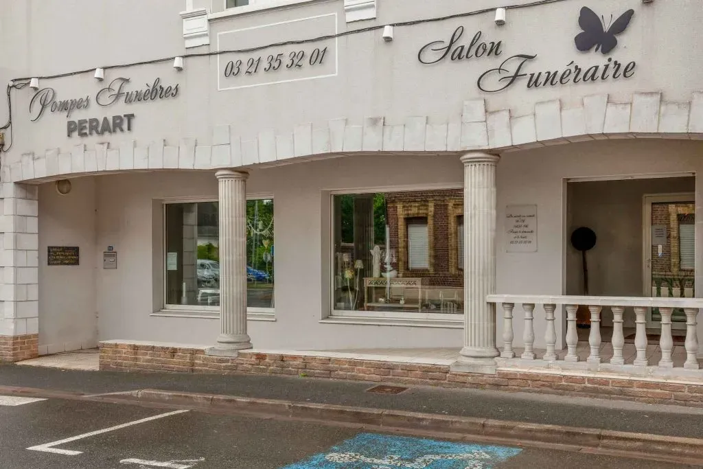 Façade des Pompes Funèbres Perart et de son salon funéraire